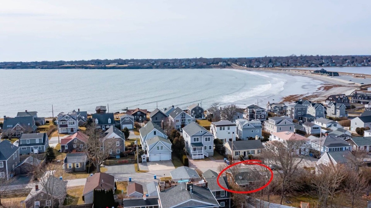 Newport East House | BEACH HOUSE/WINTER DISCOUNT! Walk to beach, cliff walk, restaurants and more!