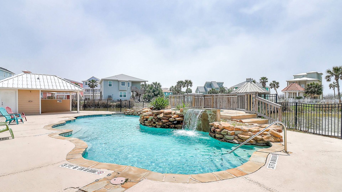 Bella Vista House | Beach house with full kitchen, W/D & access to community pool
