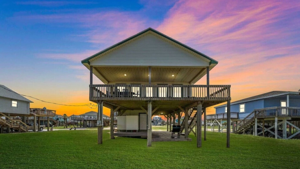 San Luis House | Beach House with Ocean Views, Deck & Firepit