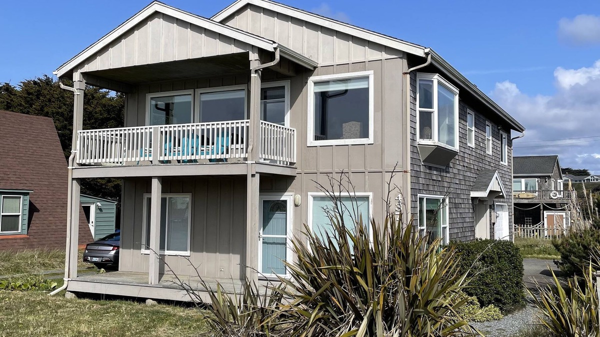 Bandon House | Beach Level House down on the Bandon jetty! Sorry, no pets.