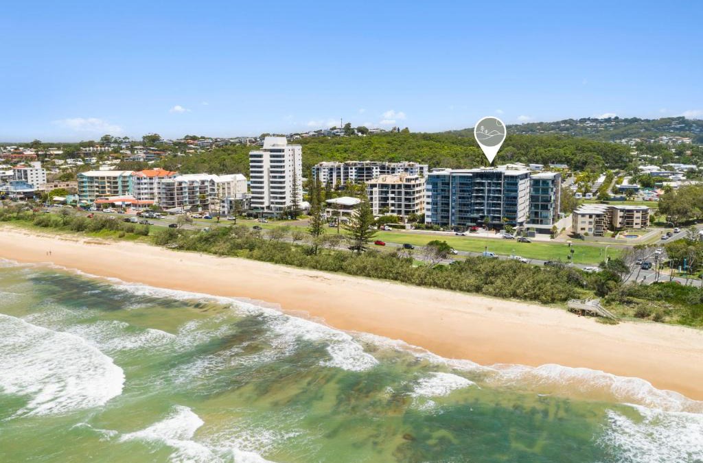 Alexandra Headland Apartment | Beach Life - Luxe beachfront Apt