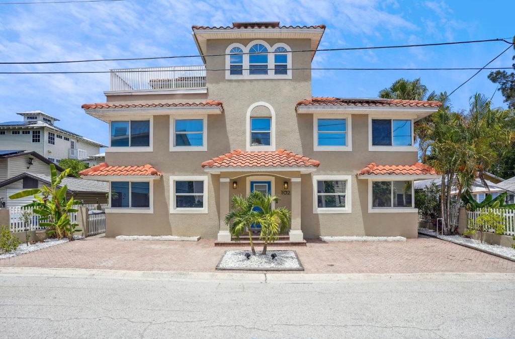 Sunset Beach House | Beach Livin 3 - 3 Bedroom Upstairs