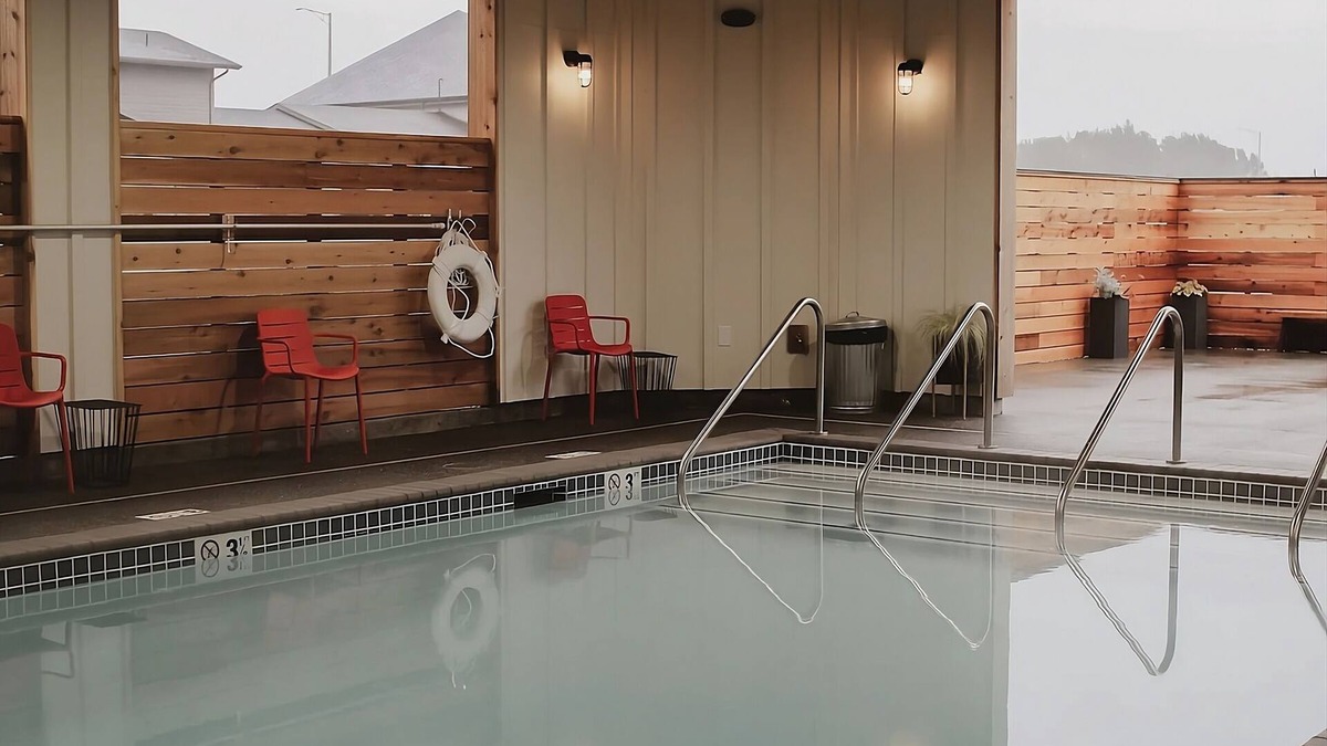 Long Beach Hotel | Beach Lover's Paradise! Indoor Pool, 2 Relaxing Units near Long Beach Peninsula!
