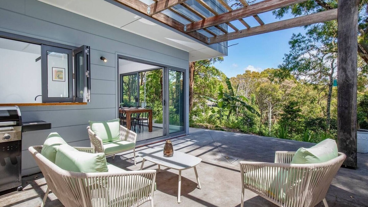 Merewether House | Beach Meets Bush at Expansive Treetop Oasis