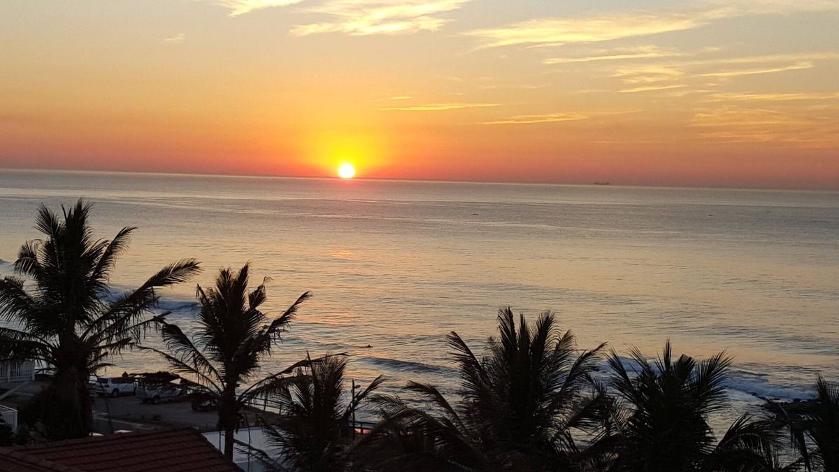 Selection Beach Cottage | Beach Music, Umdloti Beach, sea views. Airport 9.2km. Newly decorated. 5 Star