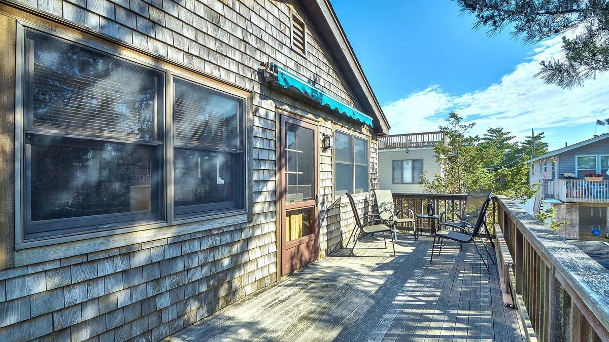 Holgate House | Beach Oasis Getaway-COACH HOUSE-Two Bungalows Available-Steps from the Water