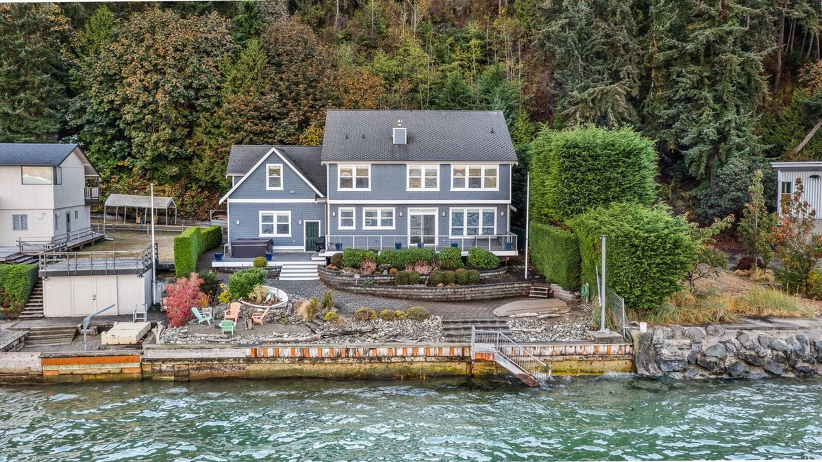 Camano Island Villa | Beach Oasis w/hot tub - steps from the ocean