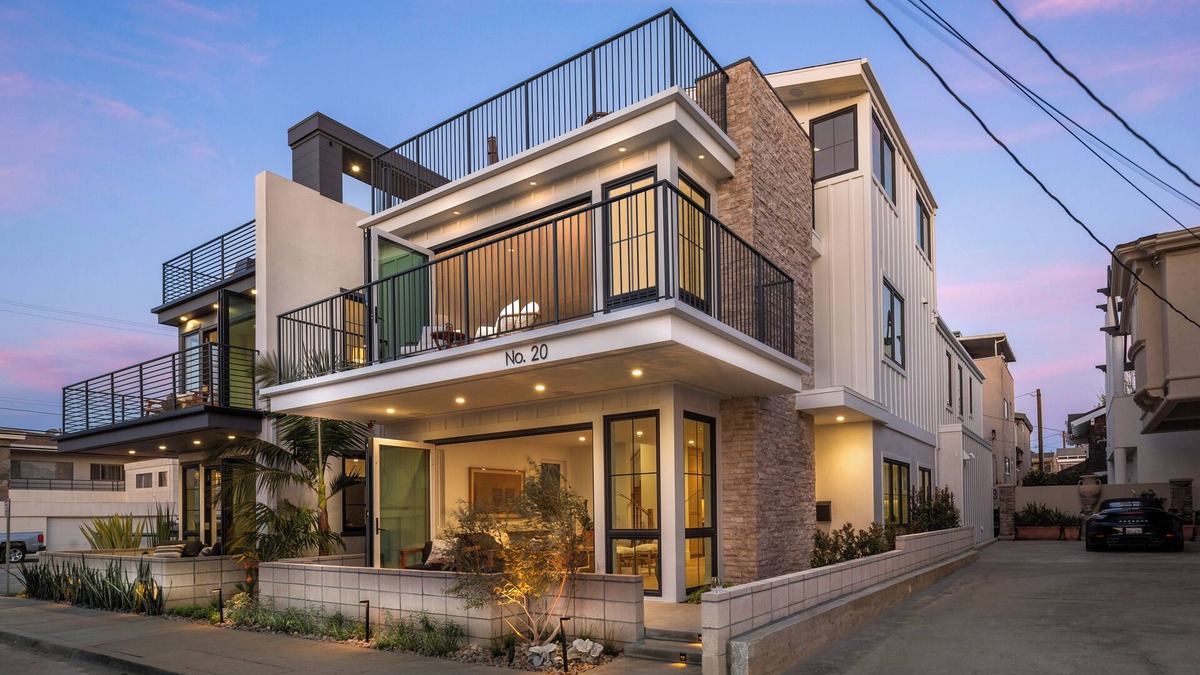 Peninsula House | Beach Paradise – Stunning 3-Story in Long Beach!
