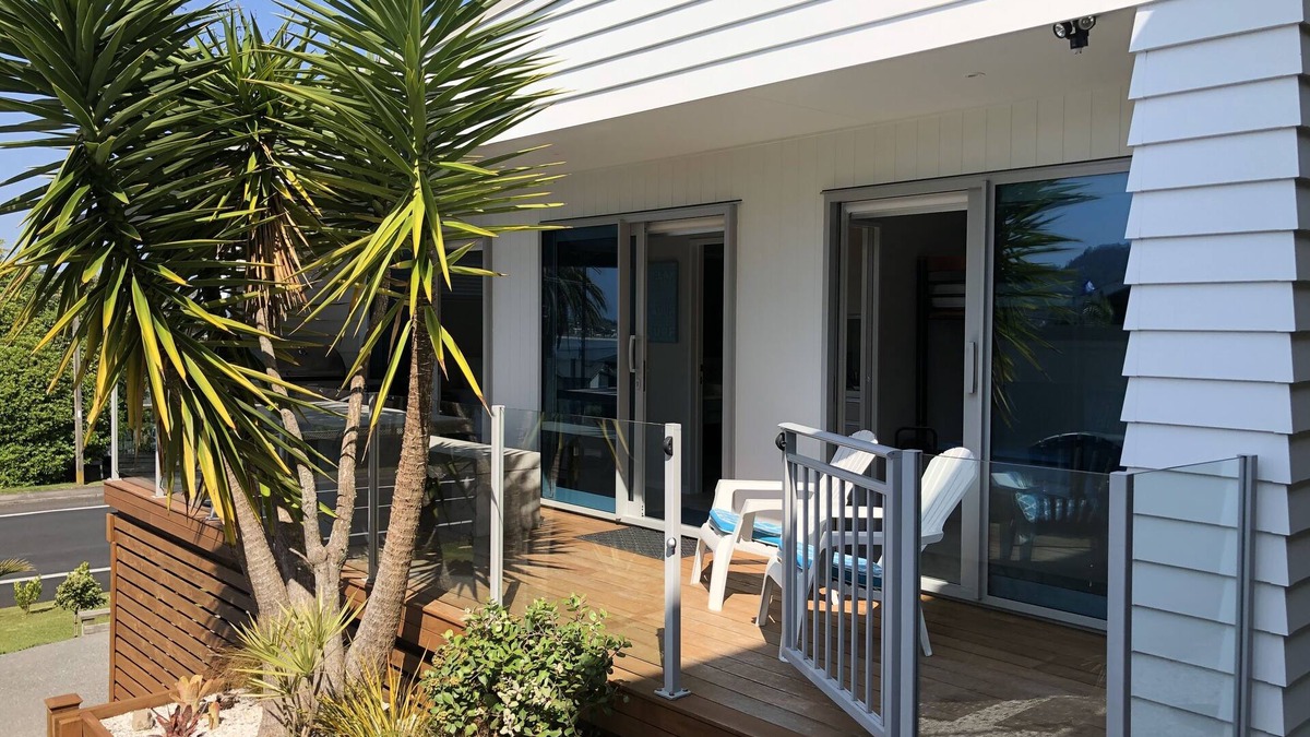 Tairua Cottage | Beach Pod Studio - Tairua Bach