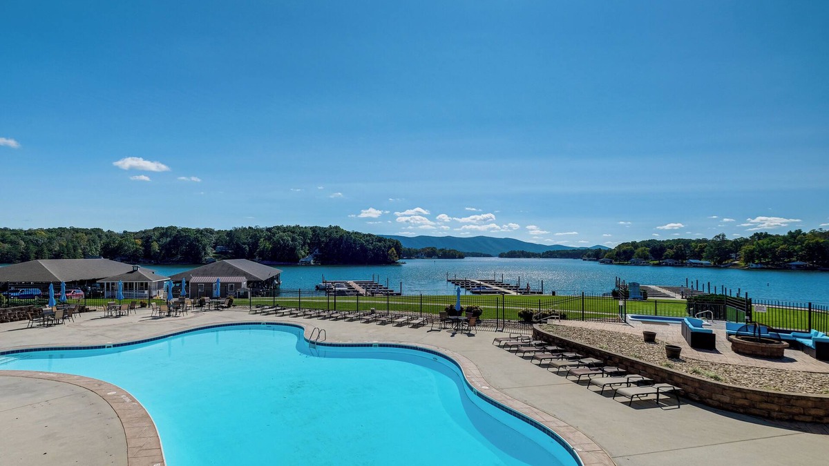 Smith Mountain Lake Condo | Beach + Pool Access: Smith Mountain Lake Getaway!