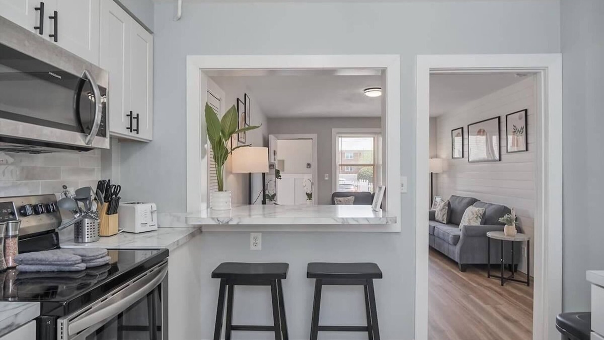 Cottage Line Apartment | *Beach/Pool* Sun Bum Suite @ Salt & Sea