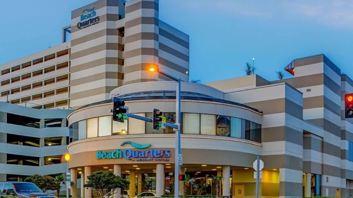 Northeast Virginia Beach Condo | Beach Quarters one bedroom · Shoreside One Bedroom Suite on Virginia Beach.