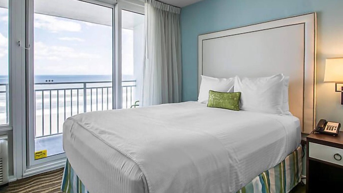 Daytona Beach Shores Resort | Beach Resort with Ocean Front Pool and Hot Tub