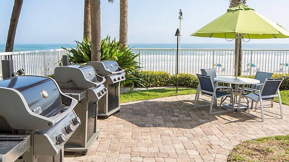 Daytona Beach Shores Resort | Beach Resort with Ocean Front Pool and Hot Tub