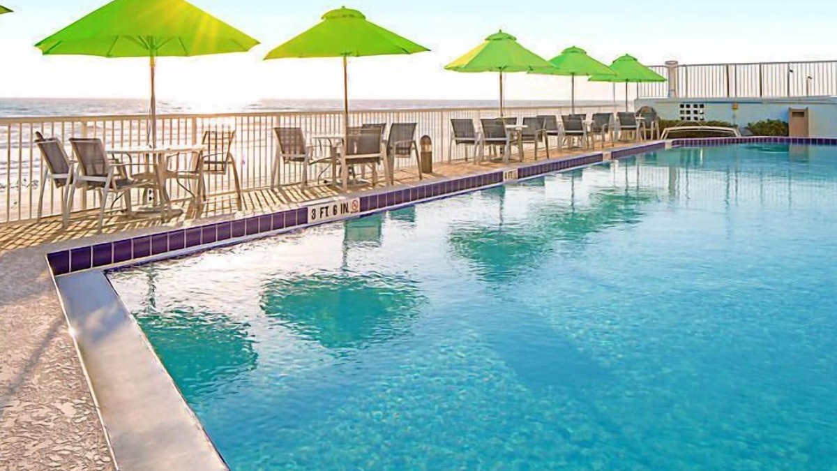 Daytona Beach Shores Resort | Beach Resort with Ocean Front Pool and Hot Tub
