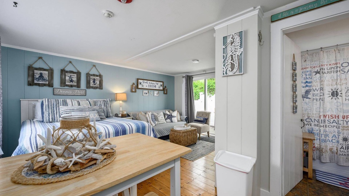Dennis Port Condo | Beach Retreat II with pool, patio, walk to beach