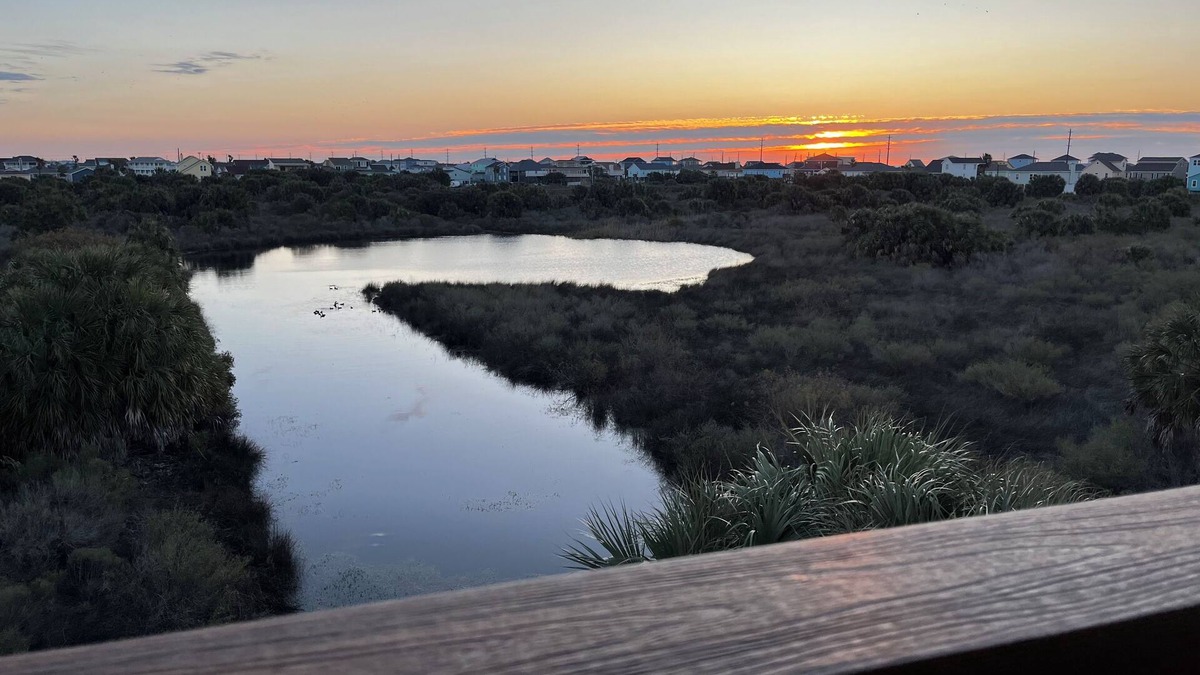 Isla Del Sol House | Beach Retreat w/Cowboy Pool and 5-Minute Walk to the Beach!
