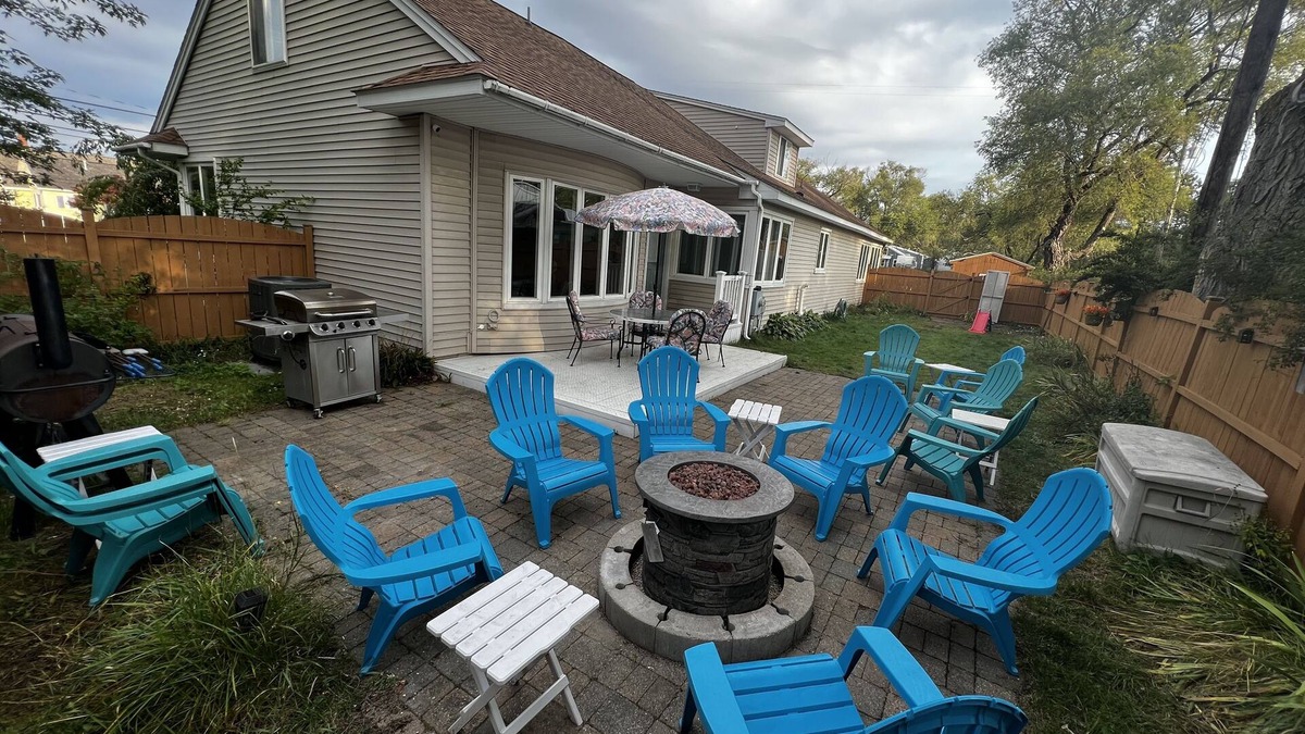 Oscoda House | Beach Retreat with Free Play Game Room. 9 Beds