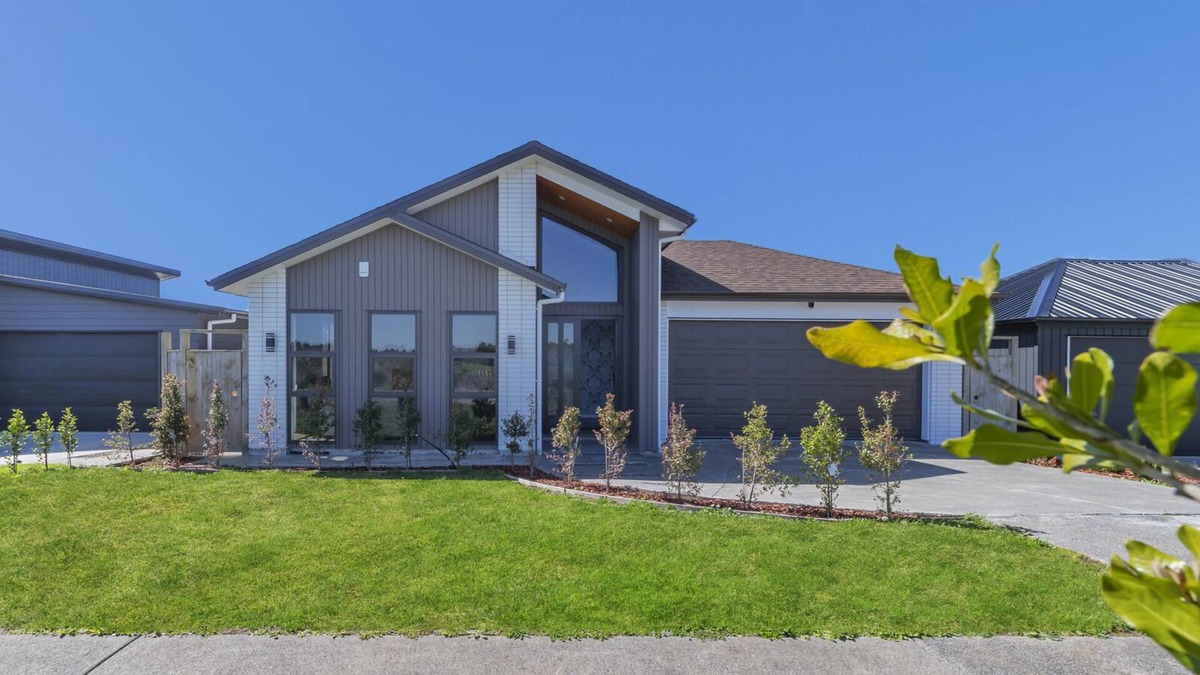 Clarks Beach House | Beach Revival – Clarks Beach Holiday Home