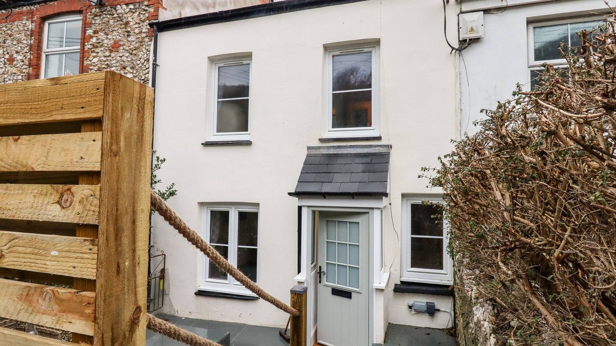 Hele Cottage | BEACH ROAD HOUSE, pet friendly in Hele Bay, Ilfracombe