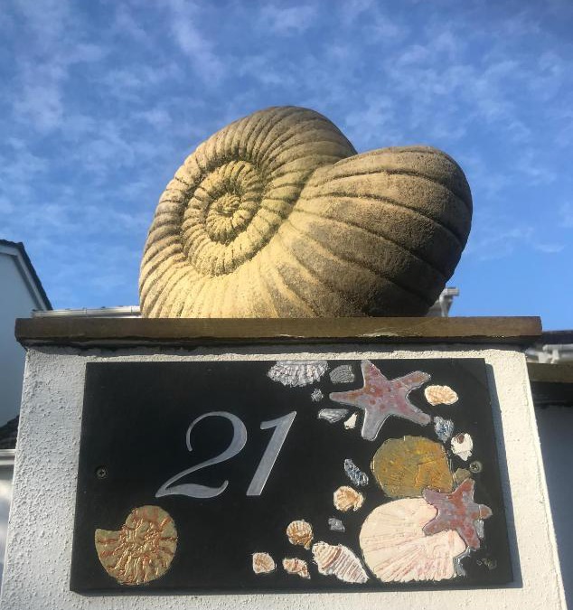 Carlyon Bay House | Beach Road- short walk to Charlestown, Carlyon Bay & coastal paths- dog friendly