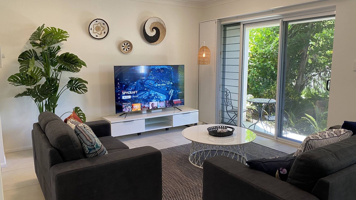 North Ward Apartment | BEACH, SHOPS & STRAND 5 min walk away