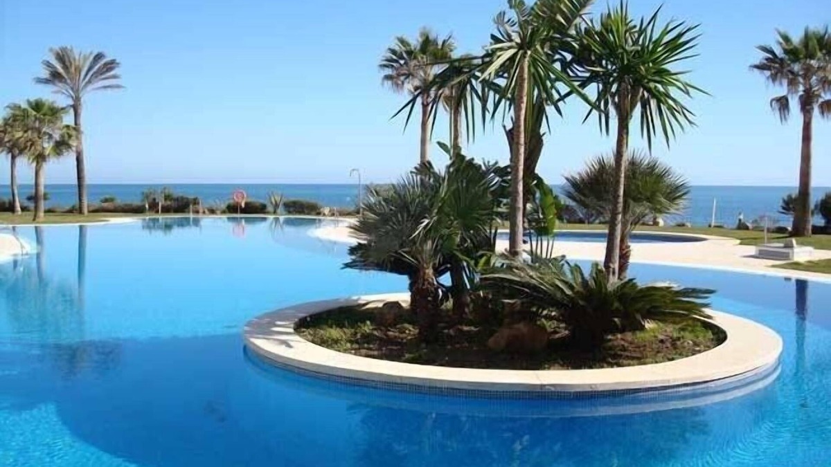Sitio de Calahonda Apartment | Beach side Apt. 2 large salt water pools. Direct access to Seafront Boardwalk.