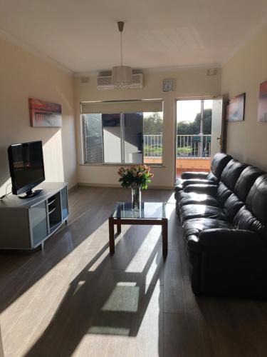 Semaphore Park Apartment | Beach side holiday unit
