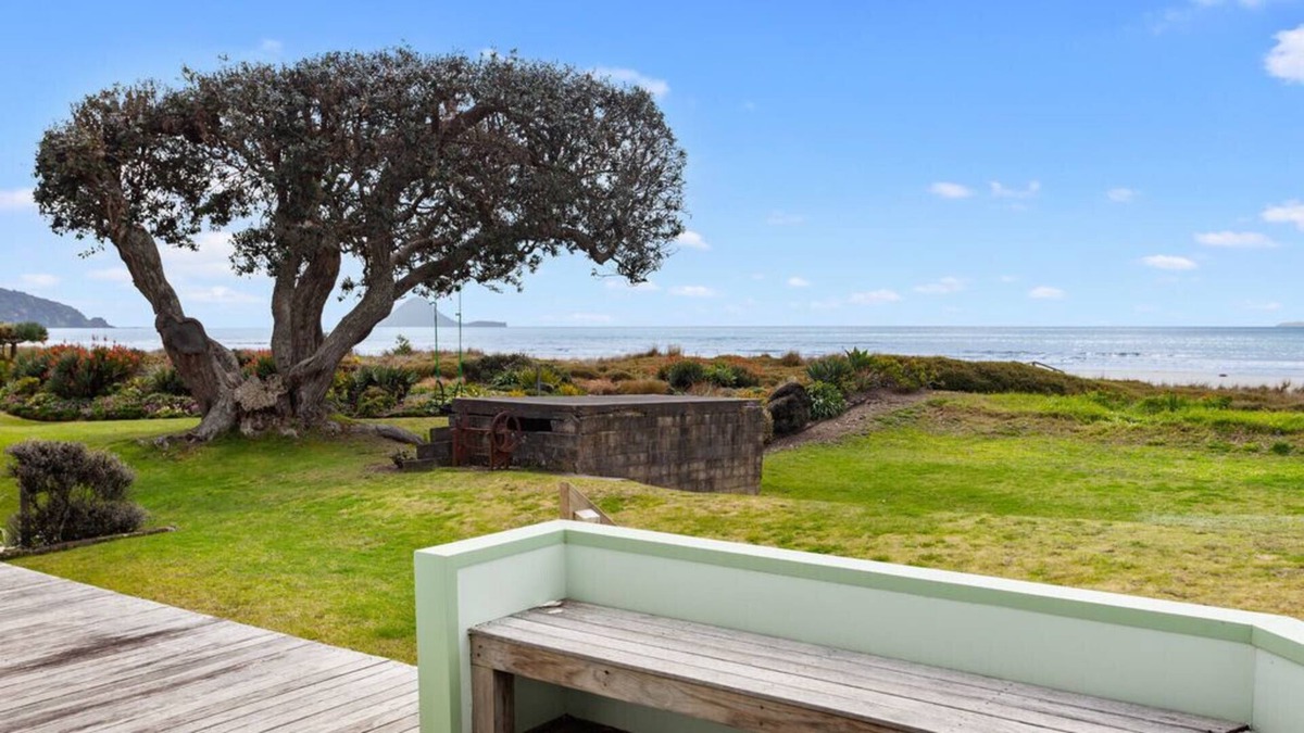 Ohope Cottage | Beach Side - Ohope Holiday Home