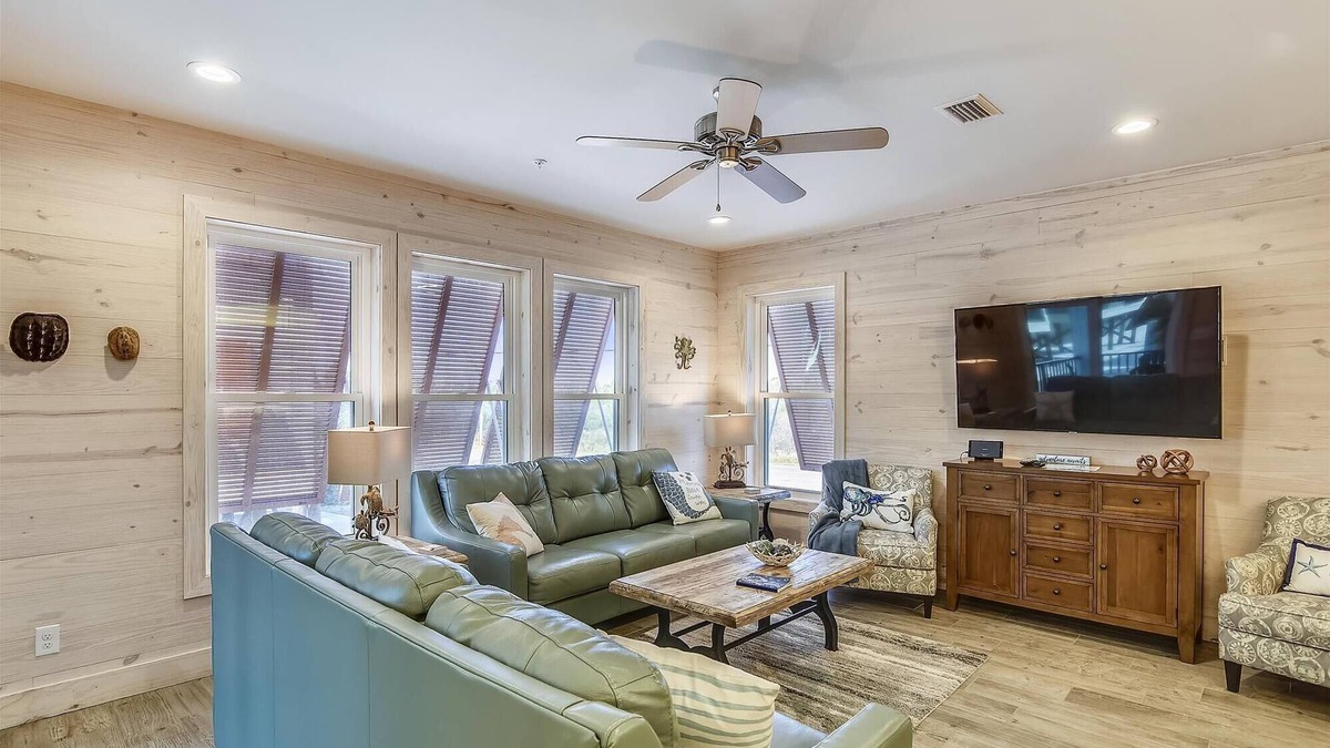 Orange Beach House | Beach Side, Pool | BIG Dogs | Free Parking | Beach Getaways