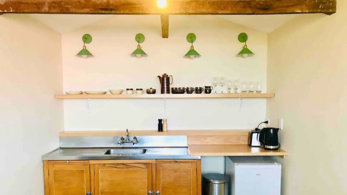 Castlecliff Apartment | Beach Side Potters Studio