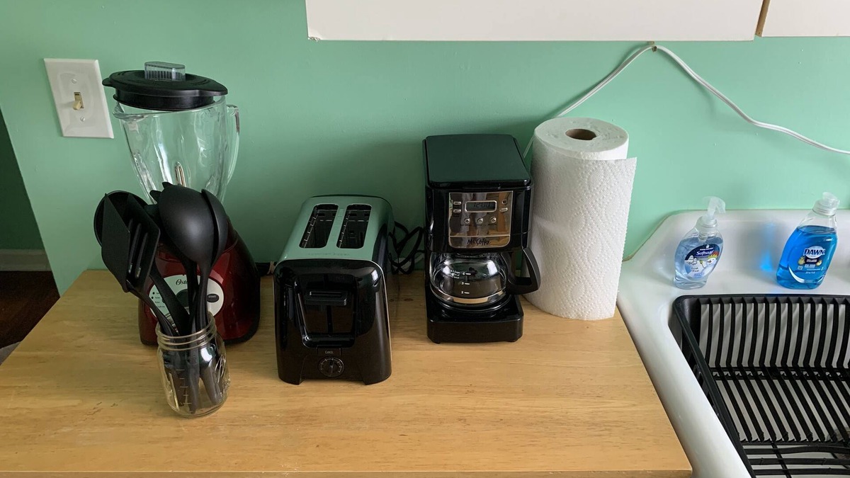 Cottage Line Apartment | Beach Side Studio #4 - Pet Friendly, WiFi, Off-Street Parking, Large Smart TV