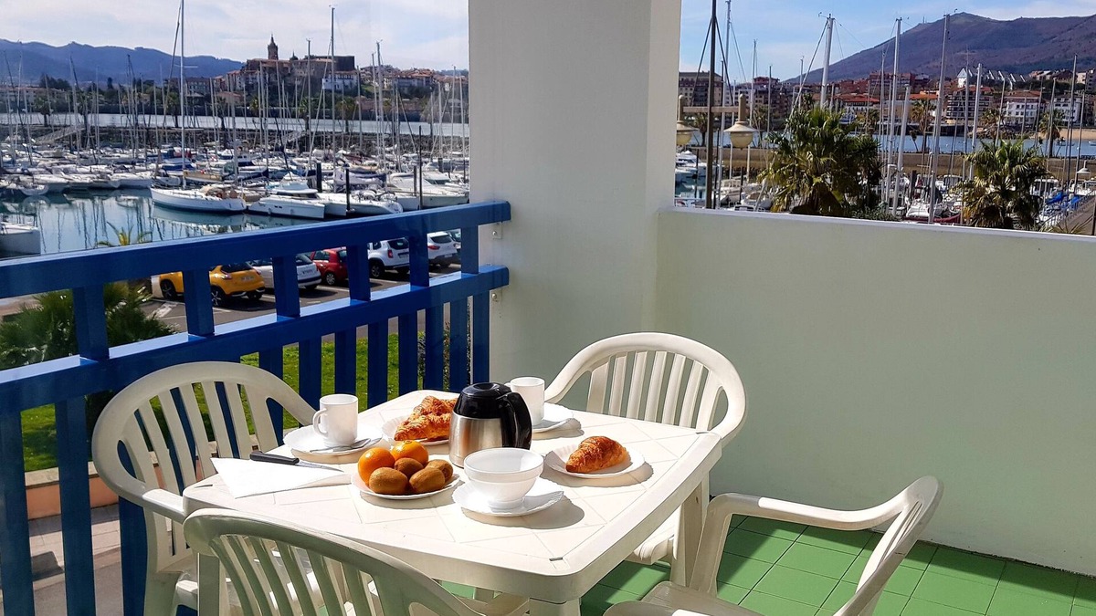 Hendaye Apartment | Beach Studio Superb Terrace facing the marina conveniently placed parking