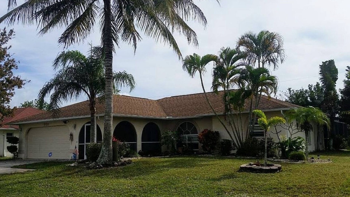 Pelican House | Beach themed tropical Pool Home, family fun and pet friendly.