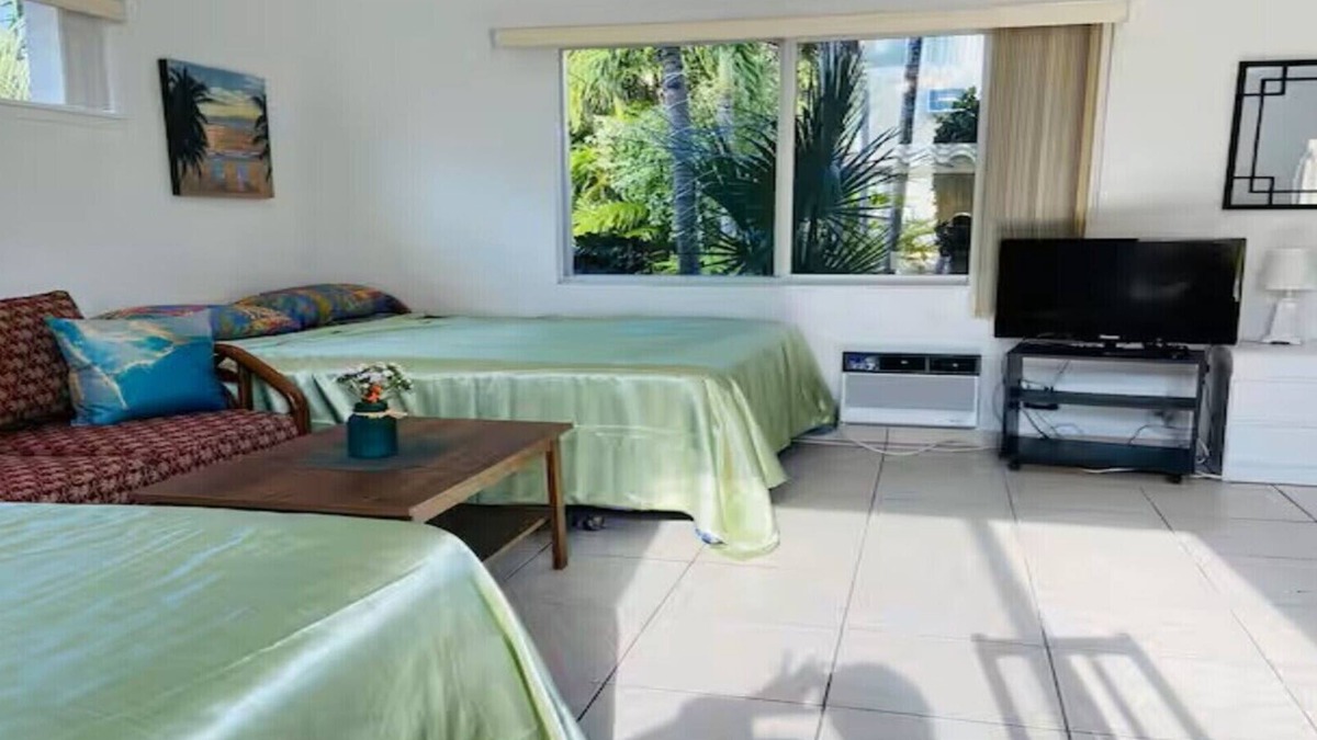Hollywood Apartment | Beach Tide Motel - #10 Studio 2 Queen Beds