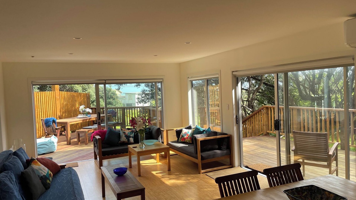 Piha House | Beach-vibe, modern, easy-living house opposite Nth Piha iconic surf beach