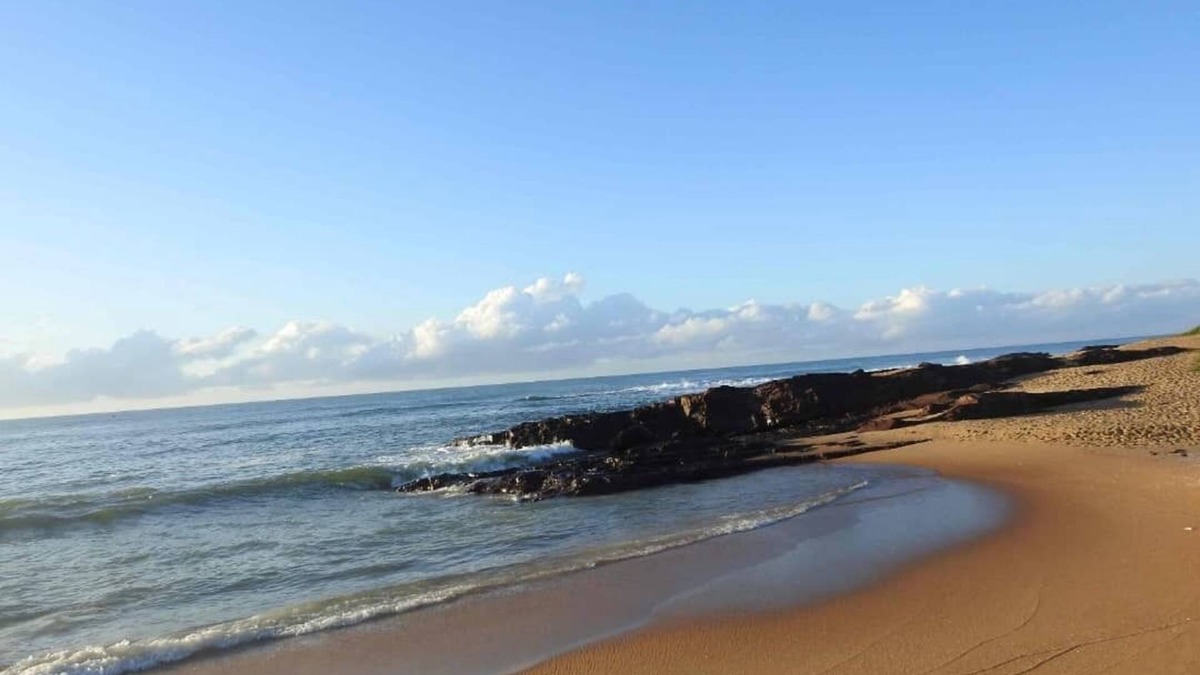 Ampenyi Ski Chalet | Beach view accommodation