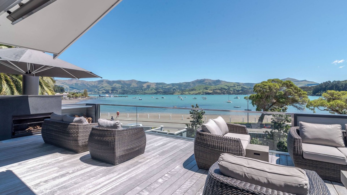 Akaroa Cottage | Beach View Retreat - Akaroa Holiday Apartment