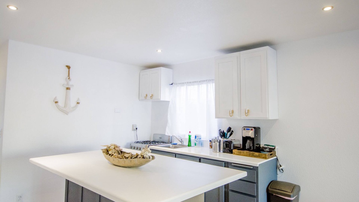 Costa House | BEACH-VIEWS - 4 BDR HOUSE - Sleeps 10 w/Free PKG