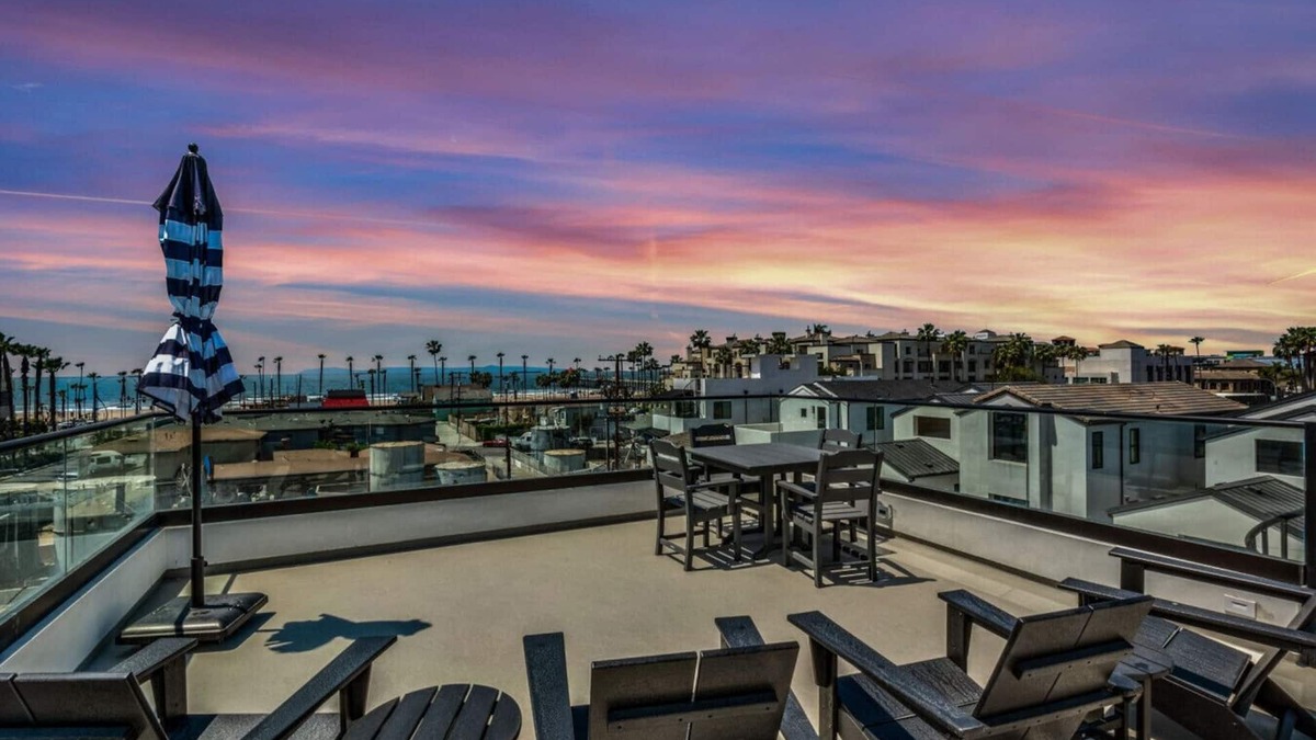 Huntington Beach Condo | Beach Views | Rooftop Nights | HB Living