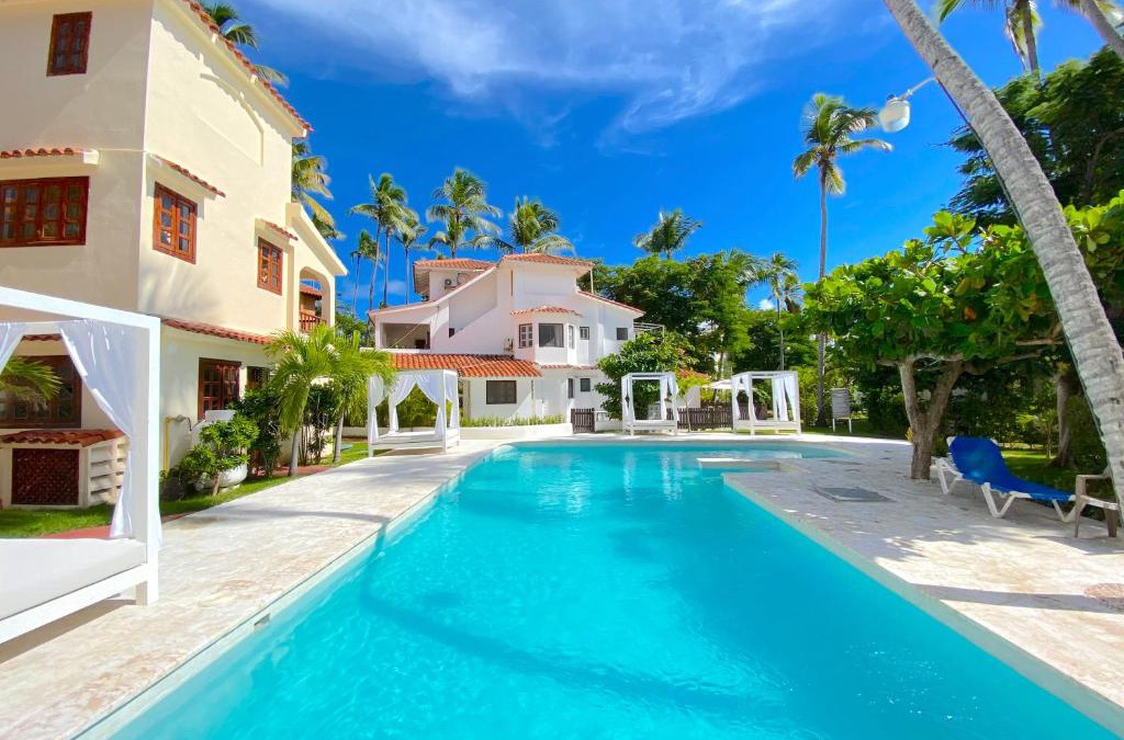 Bavaro Villa | BEACH Villa Garden View 8 people POOL BBQ WIFI PARKING KITCHEN BALCONY