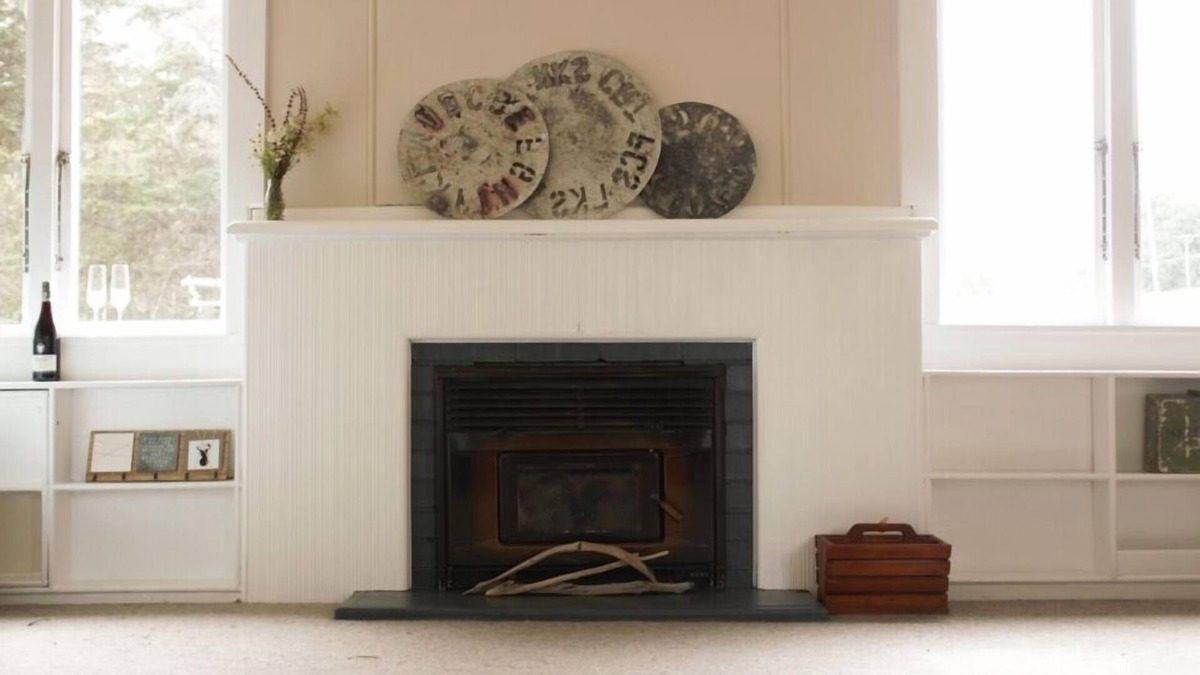 Wallingford Cottage | Beach & village a stone throw away! Or a 2min walk to Wallingford Homestead!