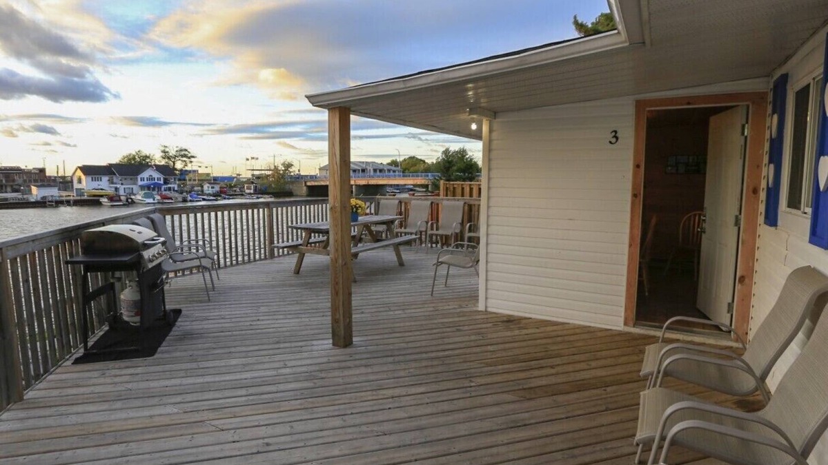 Wasaga Beach Cottage | Beach1*com - Riverfront Cottage 3 - Wasaga Beach