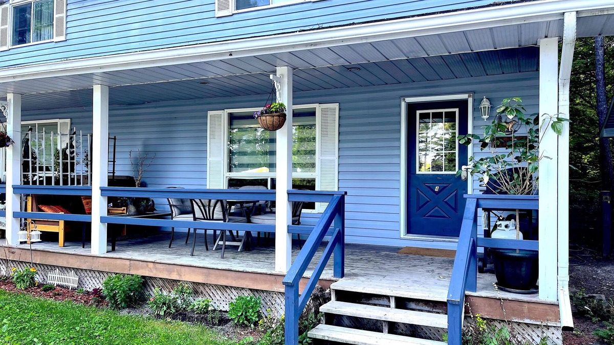 Washago Cottage | "beachcomber" Cottage
