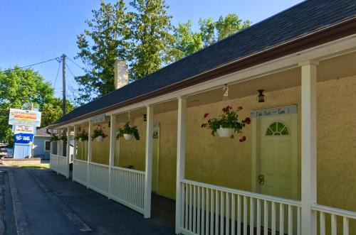 Conesus Hotel | Beachcomber Inn