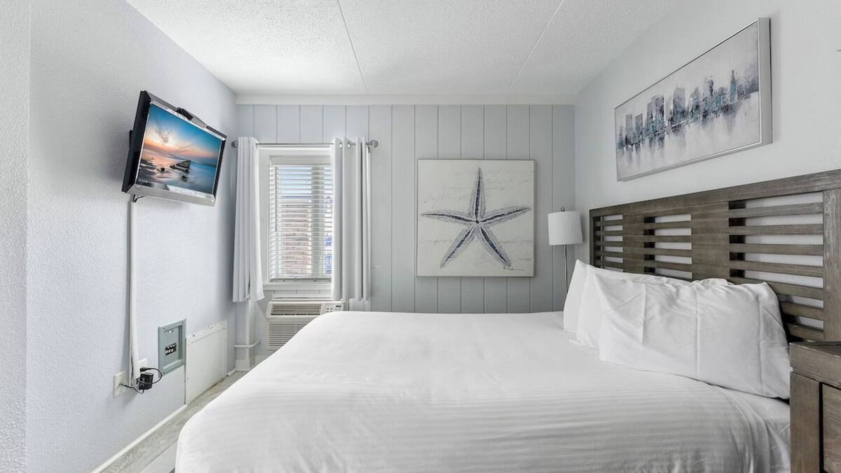Avalon Resort | Beachcomber Resort 1bedroom Queen suite