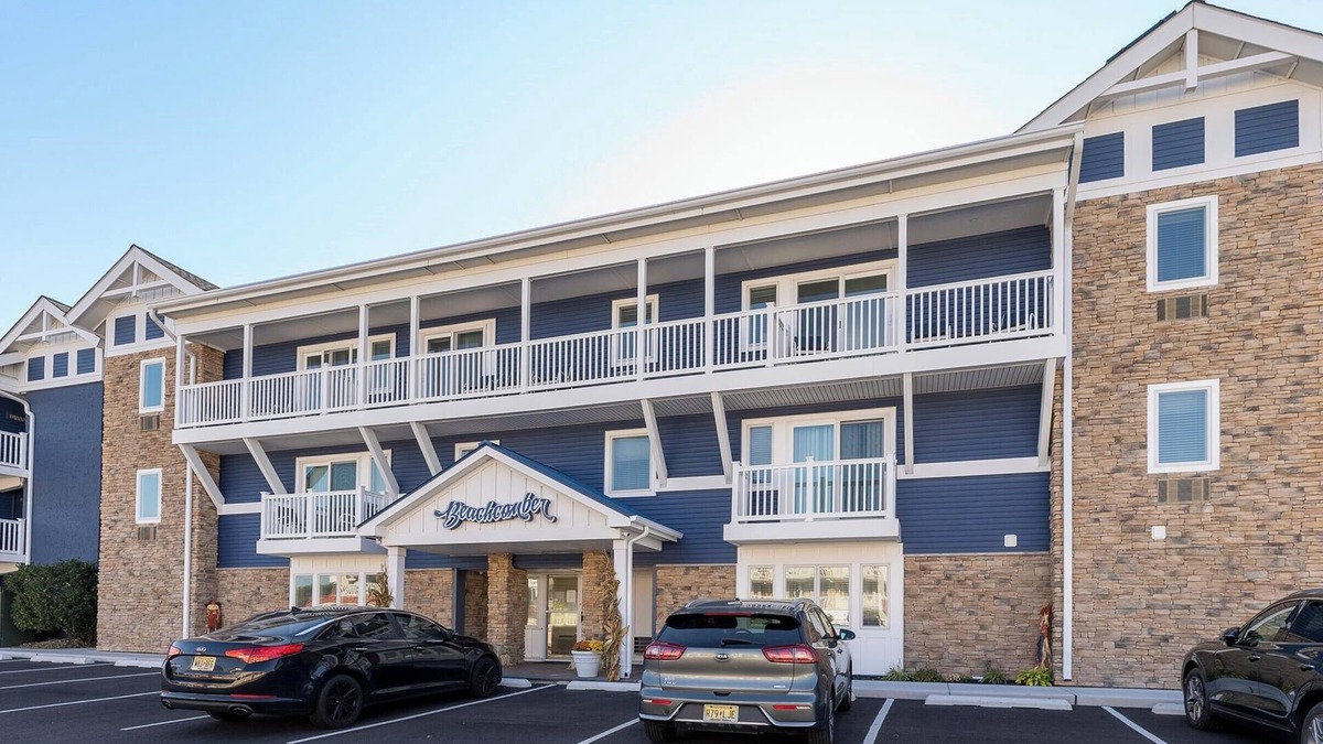 Avalon Condo | Beachcomber Resort