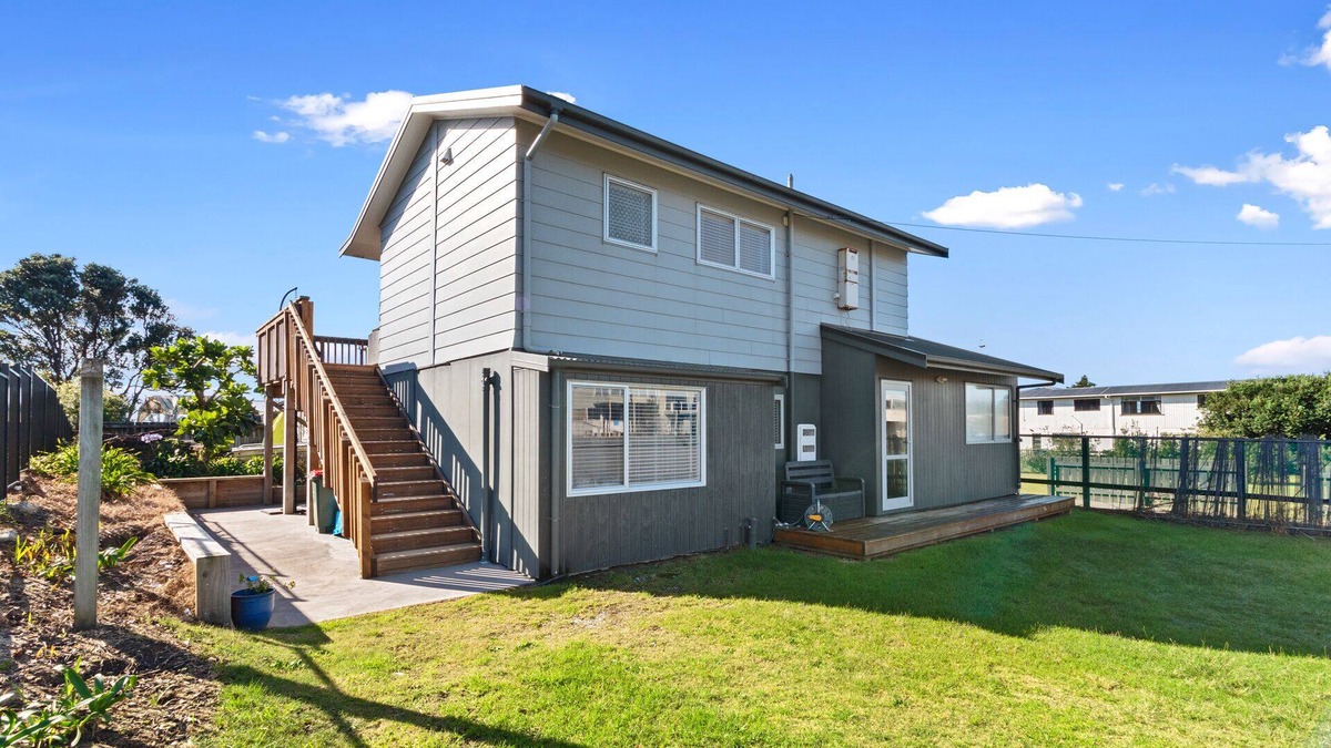 Waihi Beach House | Beachcomber's Paradise – Waihi Beach Holiday Home
