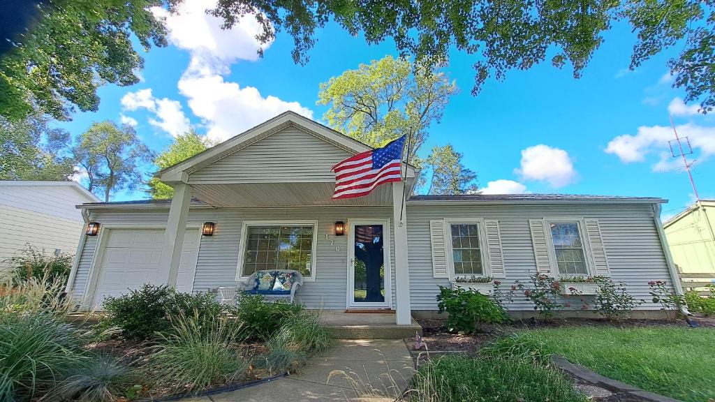 New Buffalo House | Beachcomber