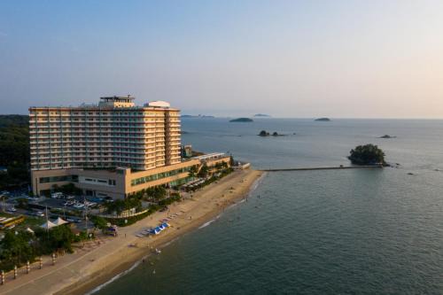 Holmoe Resort | Beache Palace
